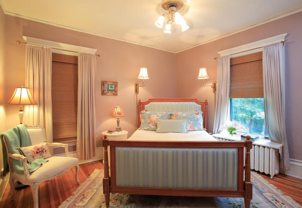 אשוויל The Lion And The Rose Bed And Breakfast מראה חיצוני תמונה