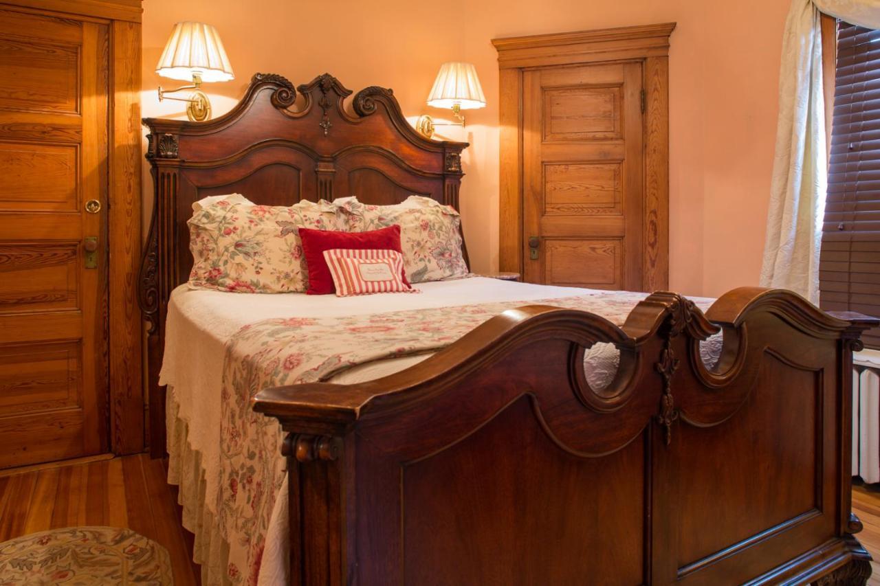 אשוויל The Lion And The Rose Bed And Breakfast מראה חיצוני תמונה