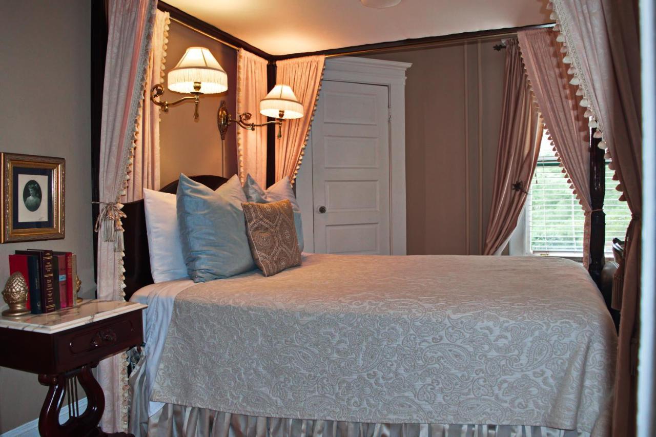 אשוויל The Lion And The Rose Bed And Breakfast מראה חיצוני תמונה